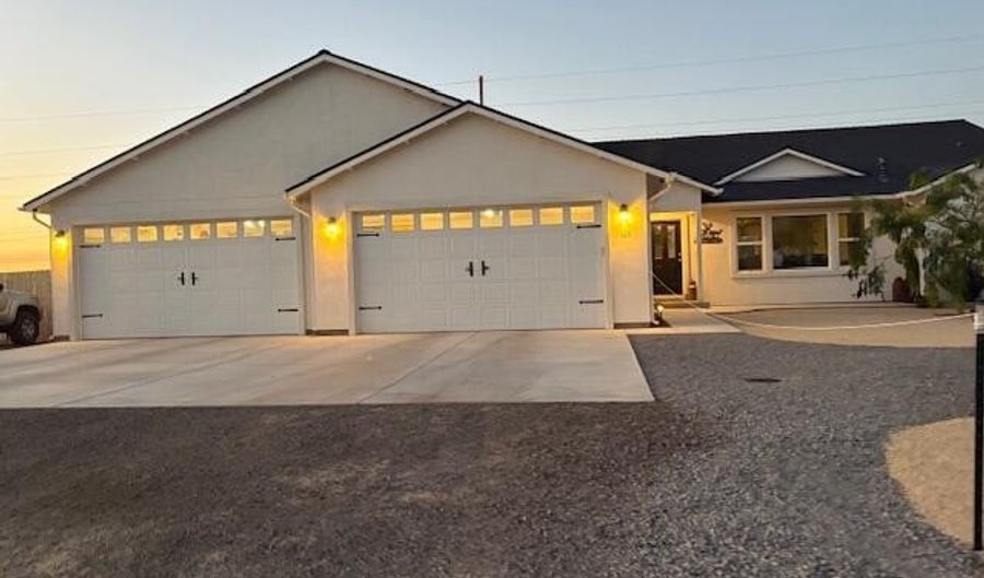 529 Saddle Horn Way, Fernley, NV 89408 - 4 Beds, 2 Bath