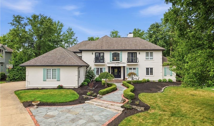 315 Glengarry Dr, Aurora, OH 44202 - 4 Beds, 7 Bath