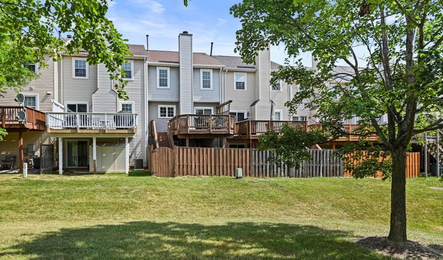 43507 BLACKSMITH Sq, Ashburn, VA 20147 - 3 Beds, 4 Bath