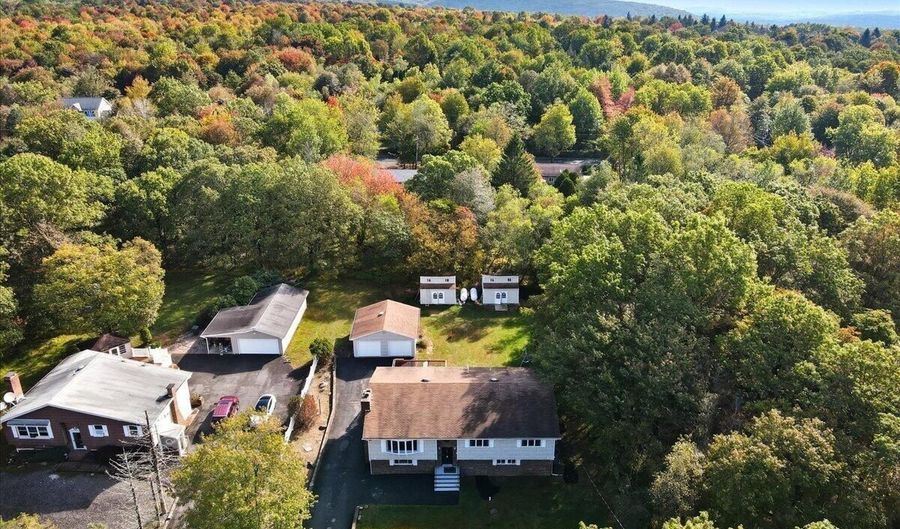 12 Seneca Trl, Albrightsville, PA 18210 - 3 Beds, 4 Bath