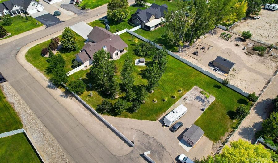 15585 Moonstruck Dr, Caldwell, ID 83607 - 3 Beds, 2 Bath