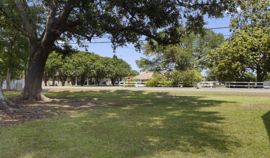 956 Old Spanish Trl, Bay St. Louis, MS 39520 - 2 Beds, 1 Bath