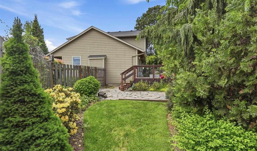 1931 Arroyo Ridge Dr, Albany, OR 97321 - 3 Beds, 3 Bath