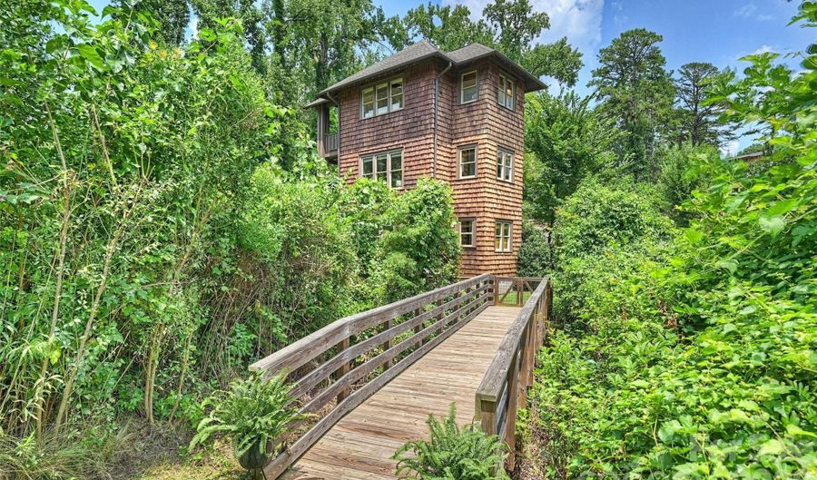 1611 Tippah Park Ct, Charlotte, NC 28205 - 2 Beds, 3 Bath