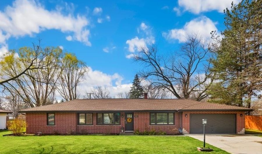 803 Rose Ave, Prospect Heights, IL 60070 - 3 Beds, 2 Bath