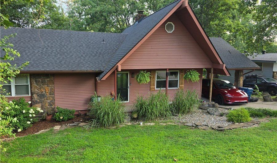 15 Finger Cir, Bella Vista, AR 72715 - 2 Beds, 2 Bath