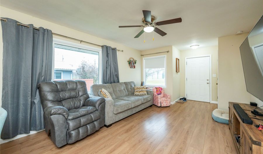 707 Butler St, Ackley, IA 50601 - 3 Beds, 1 Bath