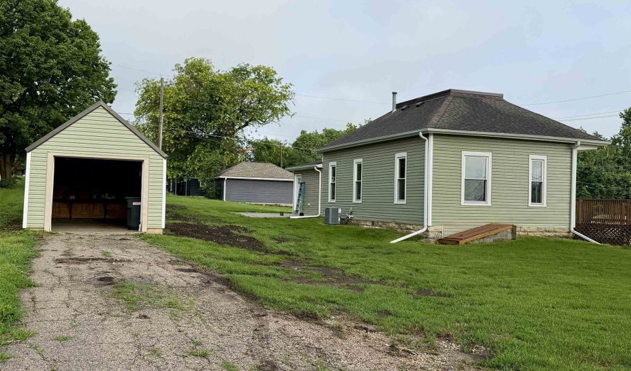 2000 K St, Auburn, NE 68305 - 3 Beds, 1 Bath
