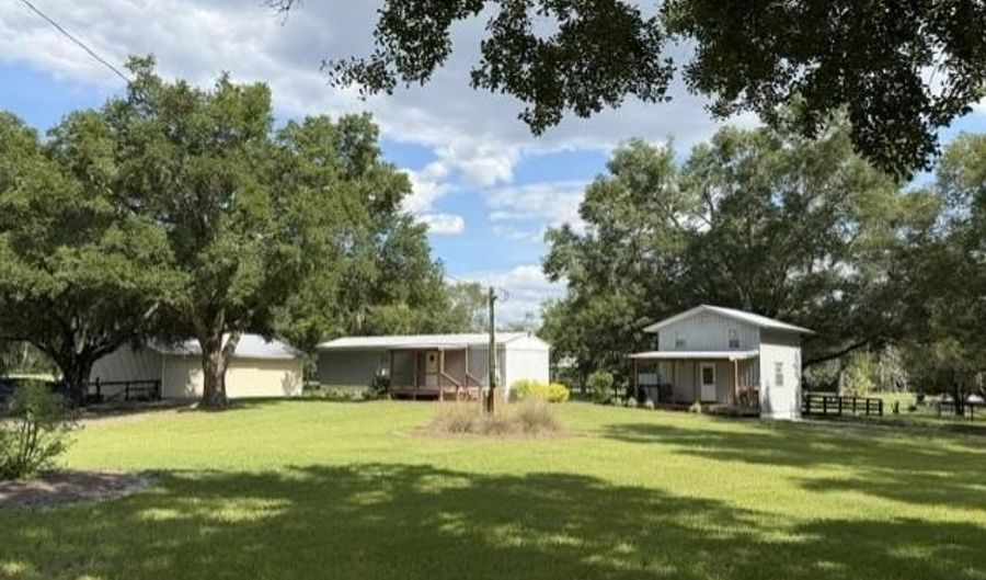559 SW 15th Ct, Bell, FL 32619 - 2 Beds, 1 Bath