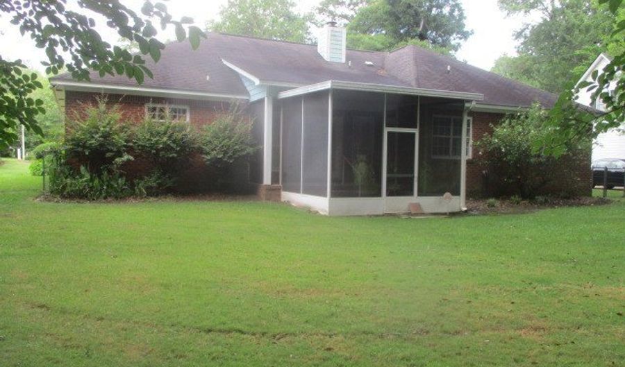 218 HUMMINGBIRD Ln, Albany, GA 31707 - 3 Beds, 2 Bath