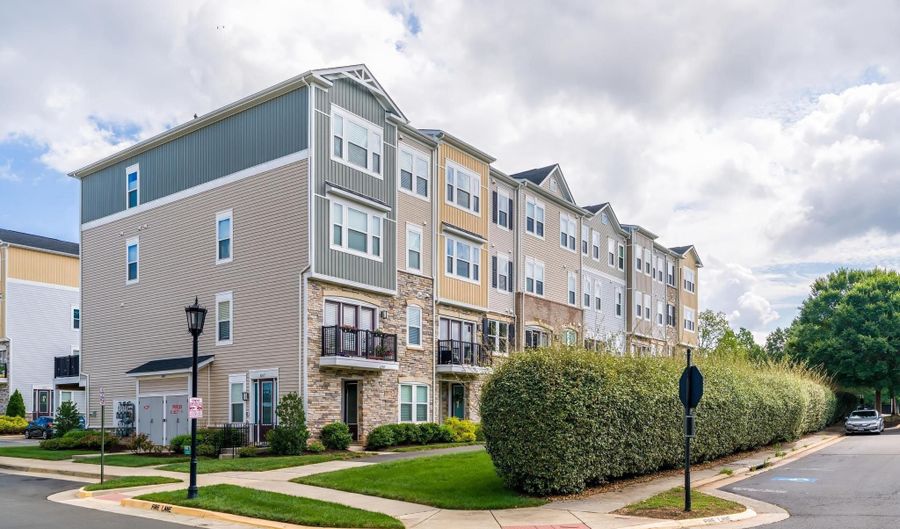 42023 GLADE CREEK Ter, Aldie, VA 20105 - 3 Beds, 3 Bath