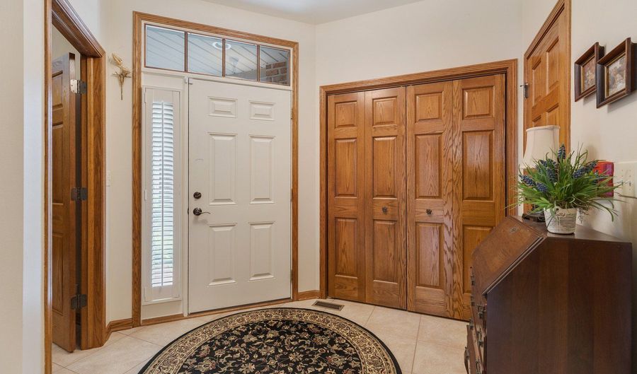 1007 Inverness Dr, Antioch, IL 60002 - 2 Beds, 4 Bath