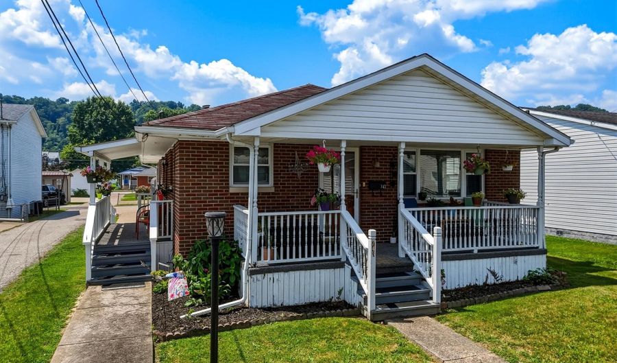 743 Lee St, Barboursville, WV 25504 - 3 Beds, 2 Bath