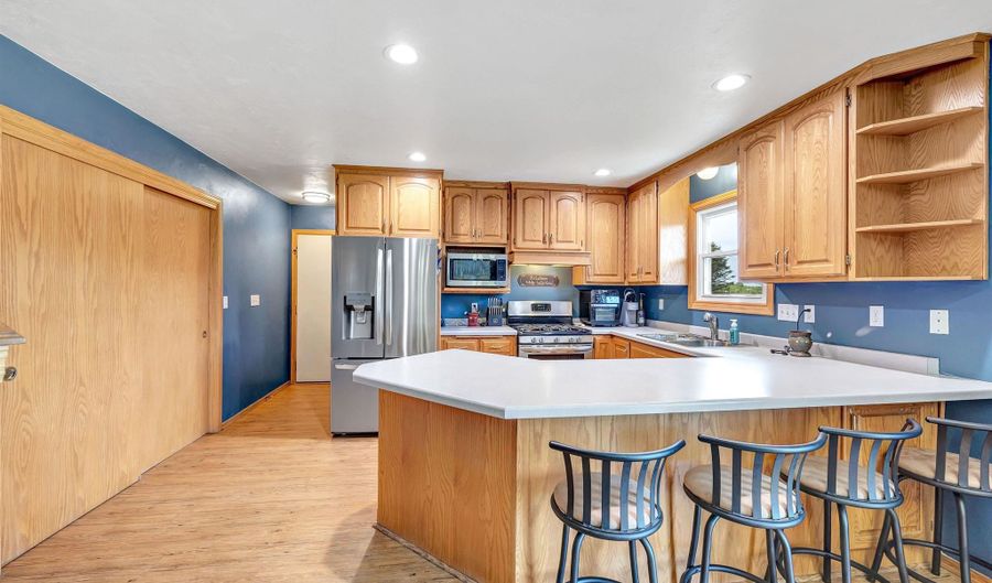 3687 FOXWOODS Ln, Abrams, WI 54101 - 4 Beds, 3 Bath