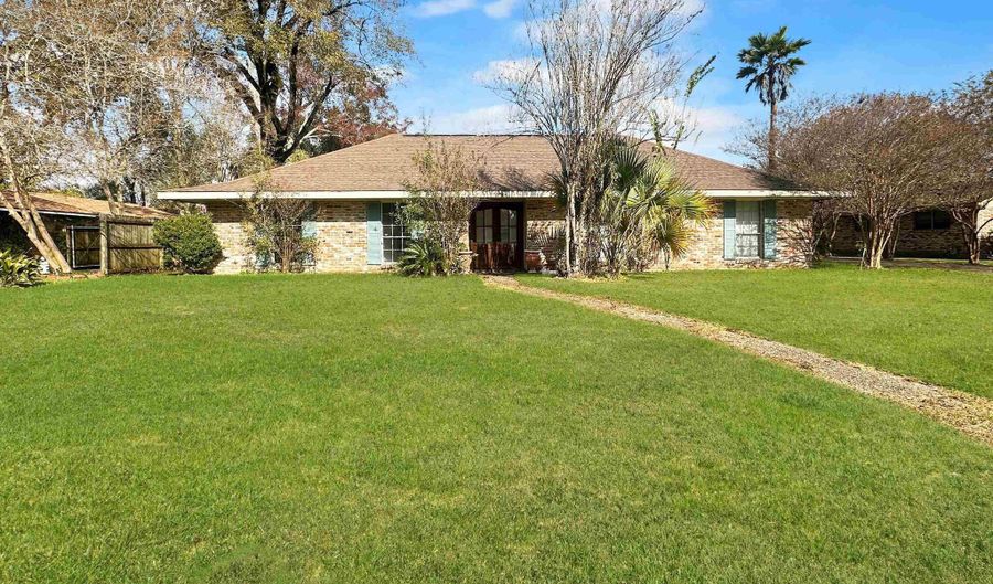 12231 Mollylea Dr, Baton Rouge, LA 70815 - 4 Beds, 2 Bath