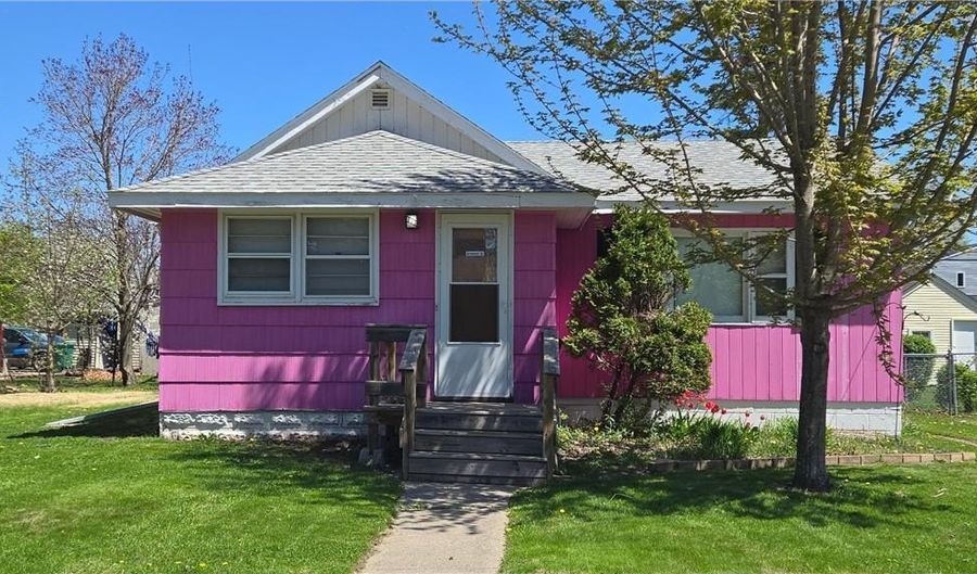 803 8th St SE, Austin, MN 55912 - 2 Beds, 1 Bath