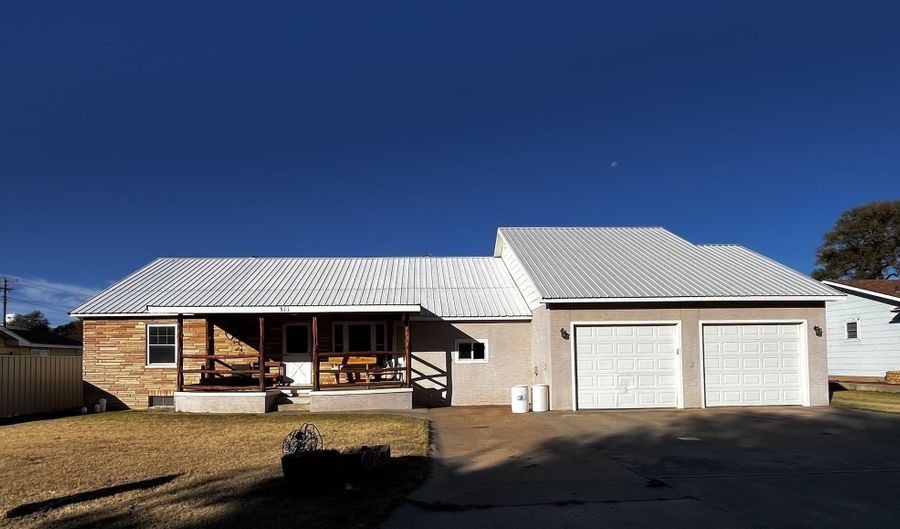 311 Avenue J, Beaver, OK 73932 - 4 Beds, 3 Bath