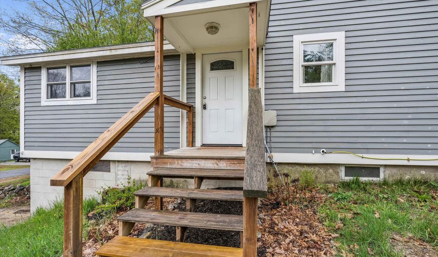 15 Eaton Ave, Bennington, NH 03442 - 3 Beds, 2 Bath