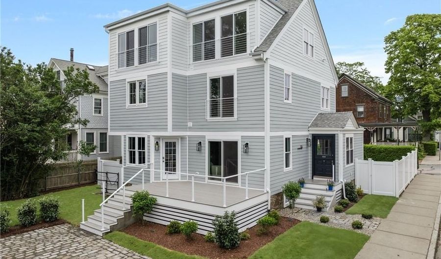 104 Second St, Newport, RI 02840 - 5 Beds, 5 Bath
