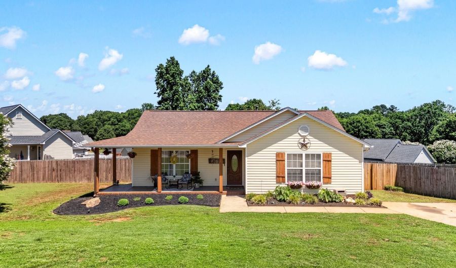 531 Plantation Creek Dr, Boiling Springs, SC 29316 - 3 Beds, 2 Bath