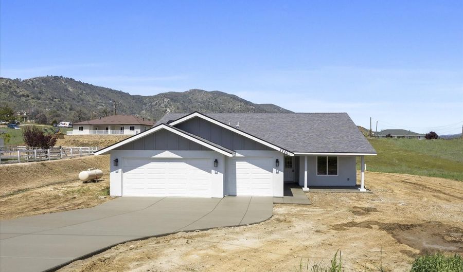 22201 Mariposa Rd, Tehachapi, CA 93561 - 4 Beds, 2 Bath