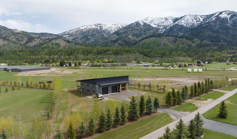 47 VILLAGE Ln, Alpine, WY 83128 - 1 Beds, 2 Bath
