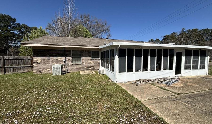 1510 Vine St, Amory, MS 38821 - 4 Beds, 1 Bath