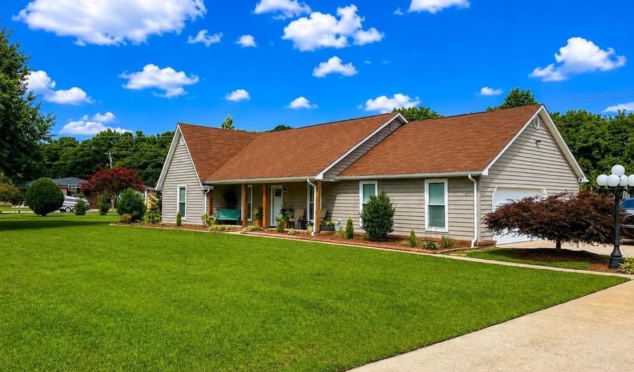 1120 Fulton St, Albertville, AL 35950 - 3 Beds, 2 Bath