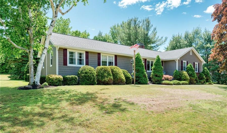 25 Greendale Ave, Cromwell, CT 06416 - 3 Beds, 2 Bath