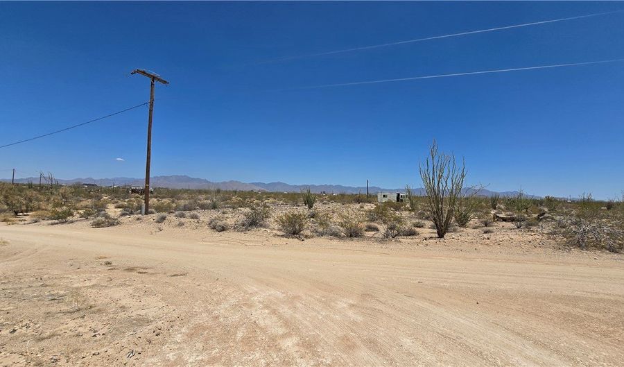 14355 S Angell Rd, Yucca, AZ 86438 - 2 Beds, 2 Bath