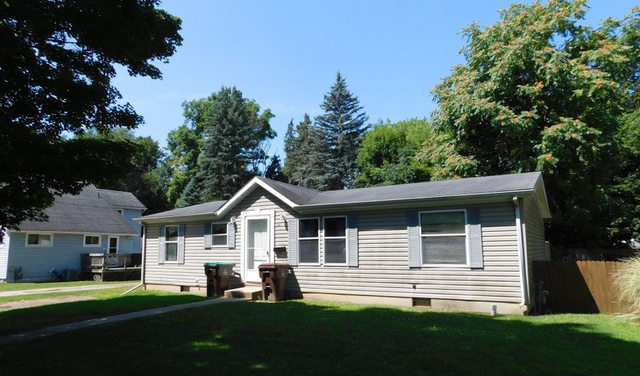 921 Hall St, Albion, MI 49224 - 3 Beds, 2 Bath