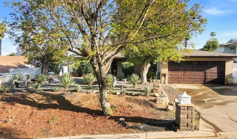 1147 Viewmont Dr, Escondido, CA 92027 - 7 Beds, 2 Bath