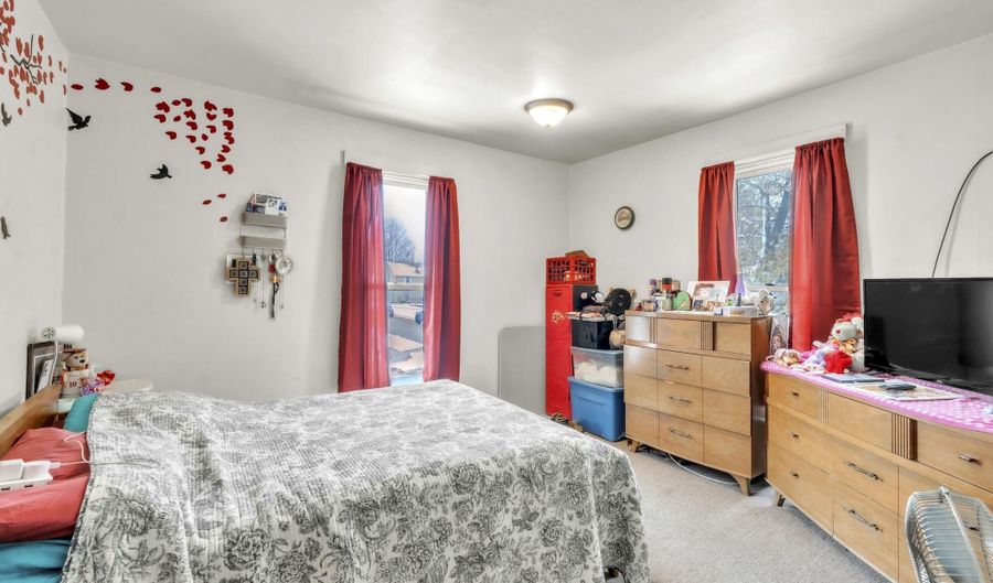 215 N York St, Albion, IN 46701 - 4 Beds, 3 Bath