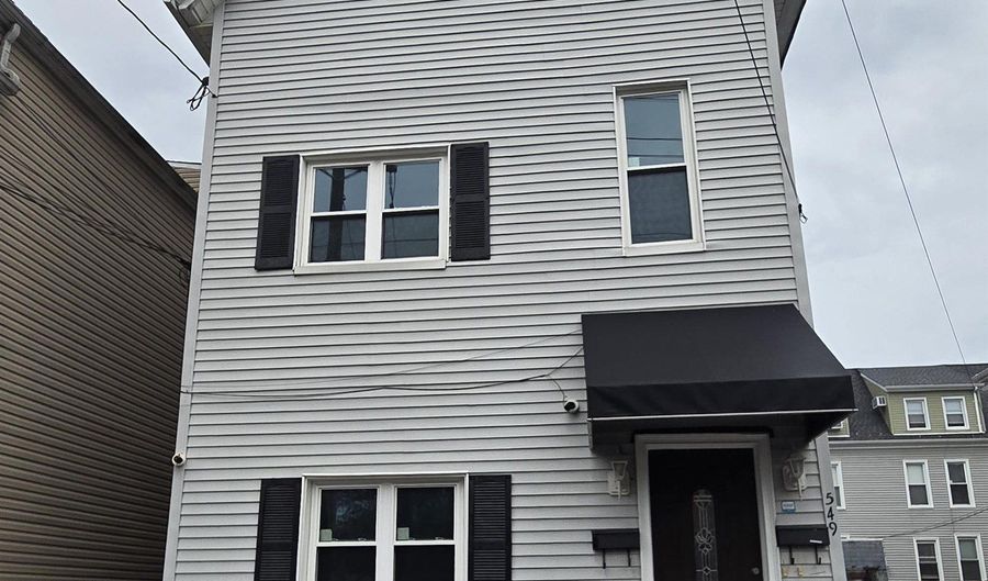 549 AVENUE E 2nd Floor, Bayonne, NJ 07002 - 4 Beds, 1 Bath
