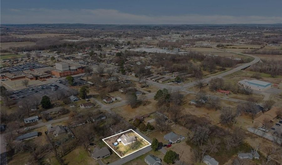 327 E Mulberry St, Alma, AR 72921 - 2 Beds, 2 Bath