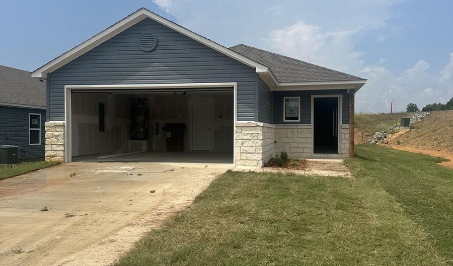 8000 Chesapeake Trl, Bauxite, AR 72011 - 3 Beds, 2 Bath