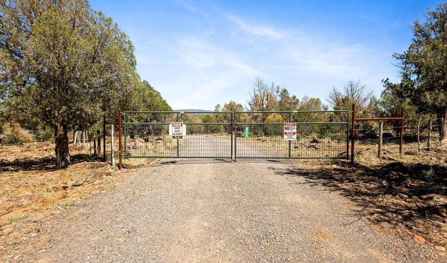 Arrow Wash Trail, Ash Fork, AZ 86320 - 3 Beds, 5 Bath