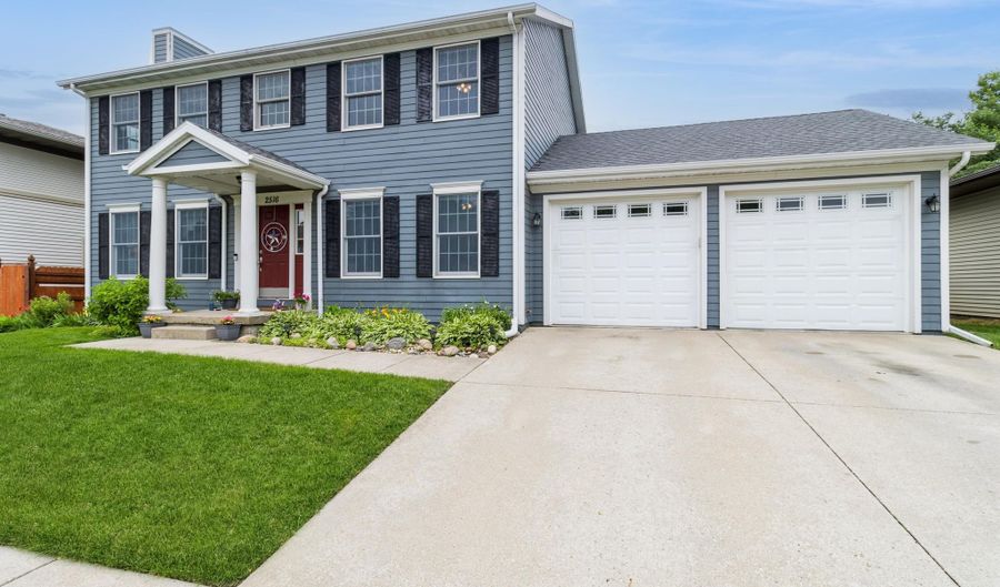 2516 Somerset Dr, Ames, IA 50010 - 5 Beds, 4 Bath