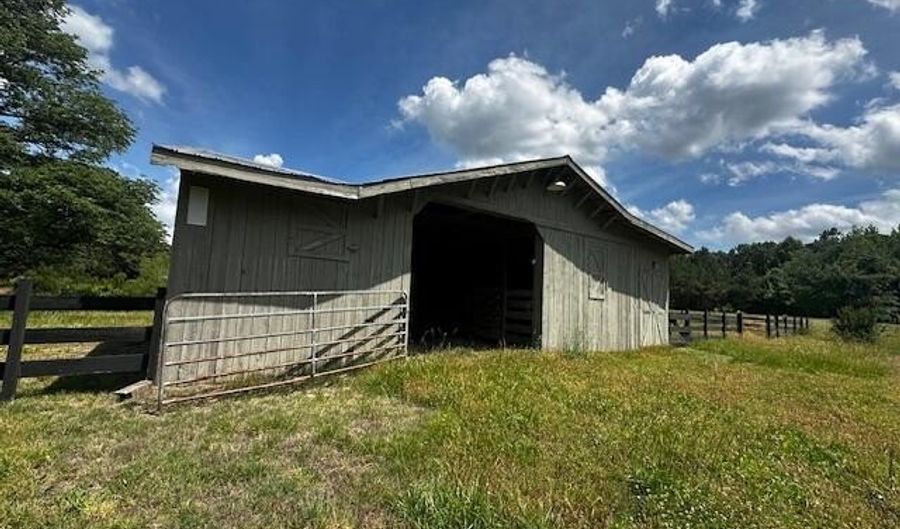 1014 Crawford Springs Rd, Beech Bluff, TN 38313 - 4 Beds, 3 Bath