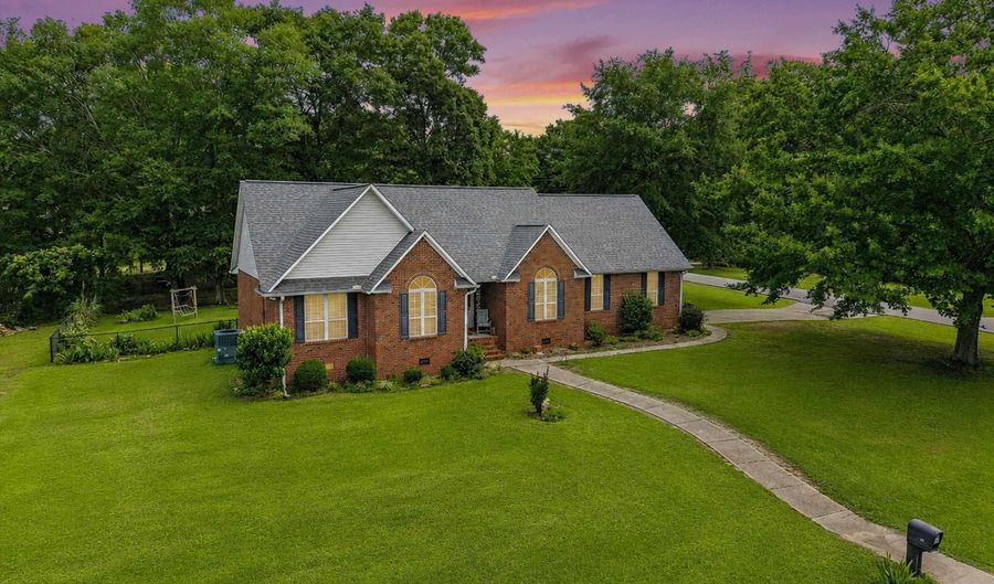620 Preston Ave, Albertville, AL 35950 - 4 Beds, 3 Bath