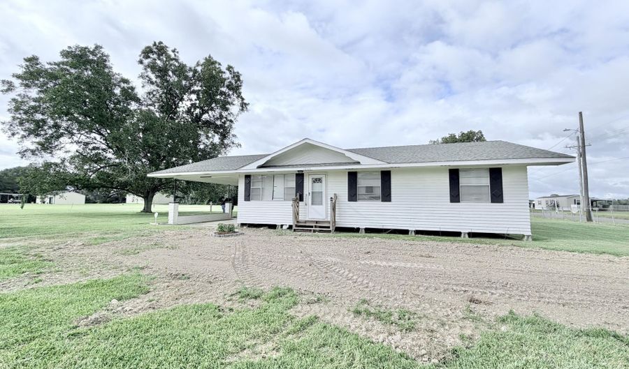 10516 La Hwy 696, Abbeville, LA 70510 - 3 Beds, 2 Bath