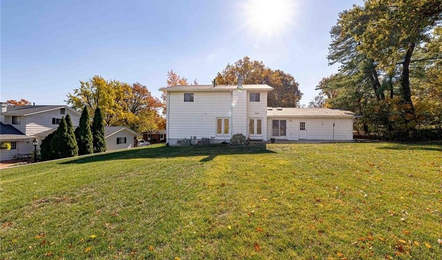 707 Bitterfield Dr, Ballwin, MO 63011 - 5 Beds, 3 Bath