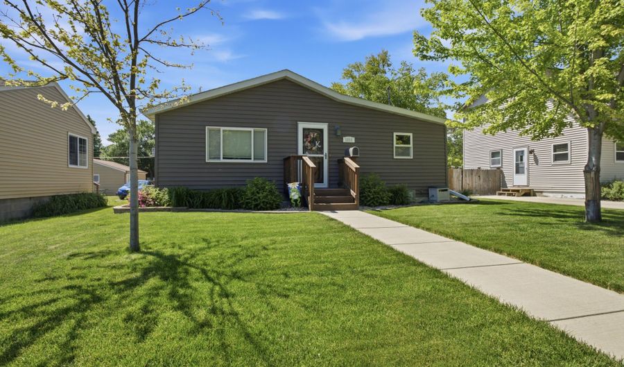 1211 N State St, Aberdeen, SD 57401 - 5 Beds, 3 Bath