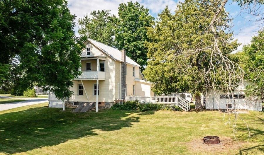321 E Alburgh Rd, Alburgh, VT 05440 - 4 Beds, 2 Bath