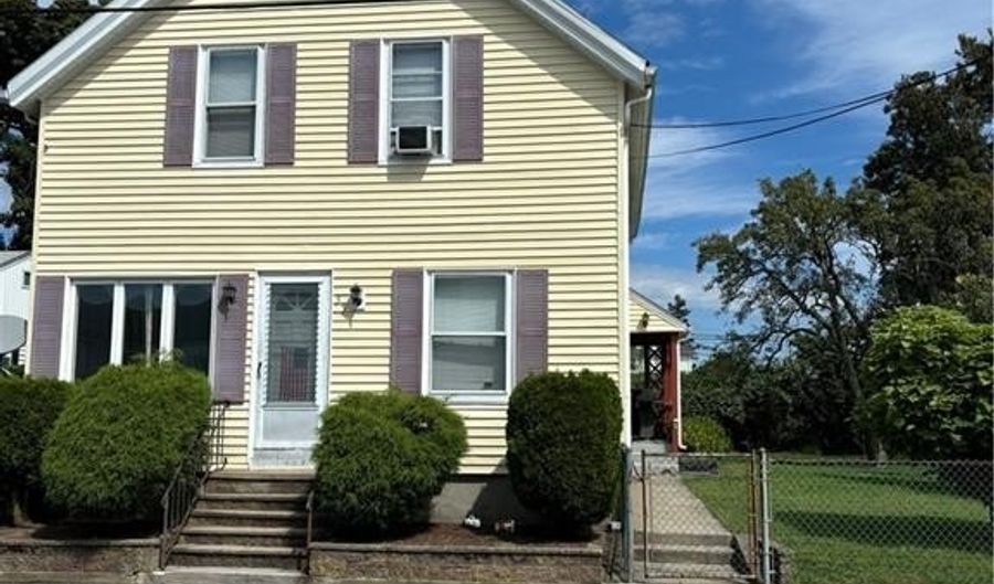 35 Winsor St, East Providence, RI 02914 - 4 Beds, 2 Bath