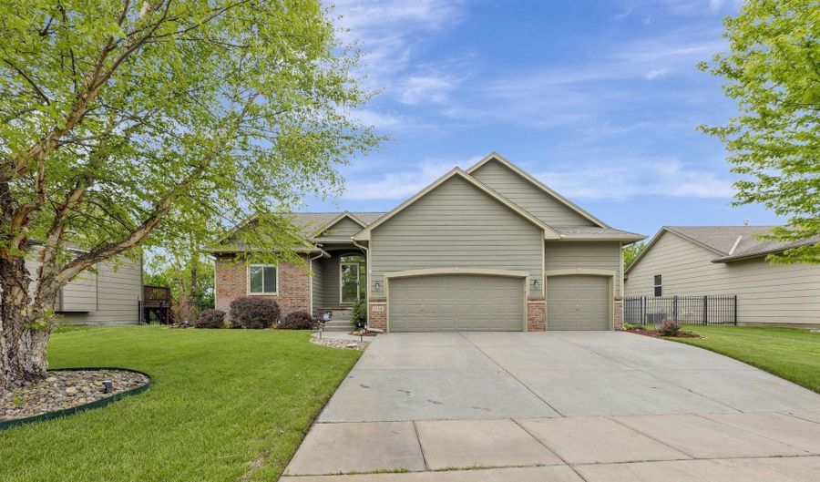 2528 N Fieldstone St, Andover, KS 67002 - 4 Beds, 3 Bath