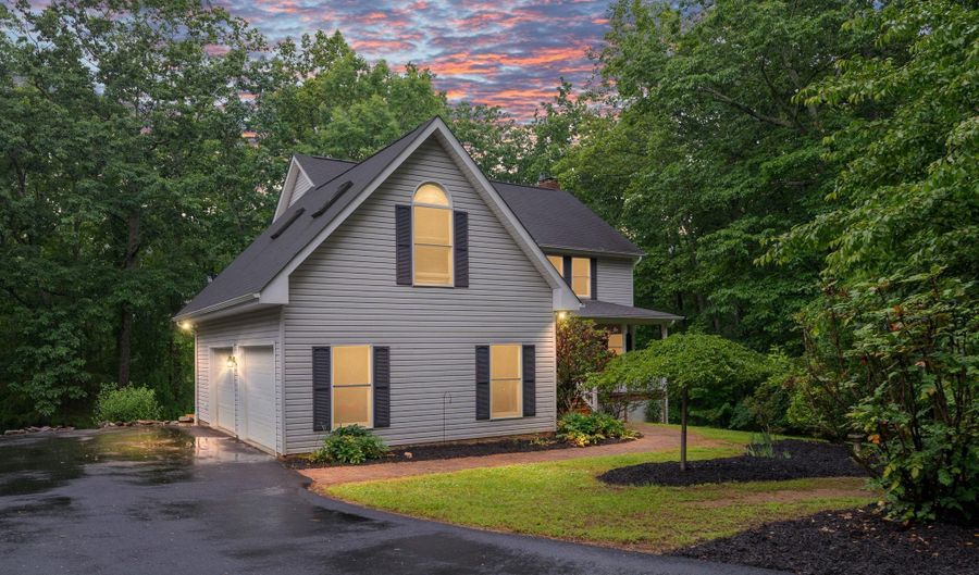 3132 RUNNING QUAIL Trl, Amissville, VA 20106 - 3 Beds, 3 Bath