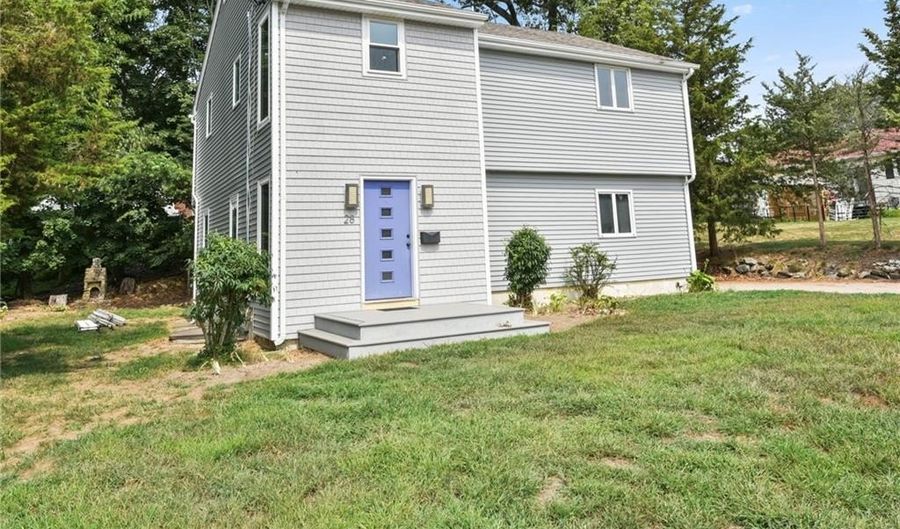 28 Sand Hill Dr, North Kingstown, RI 02852 - 2 Beds, 2 Bath