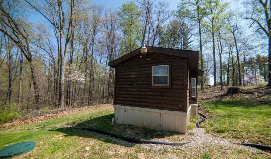 1423 N Lawrence Hollow Dr, Bloomfield, IN 47424 - 1 Beds, 1 Bath