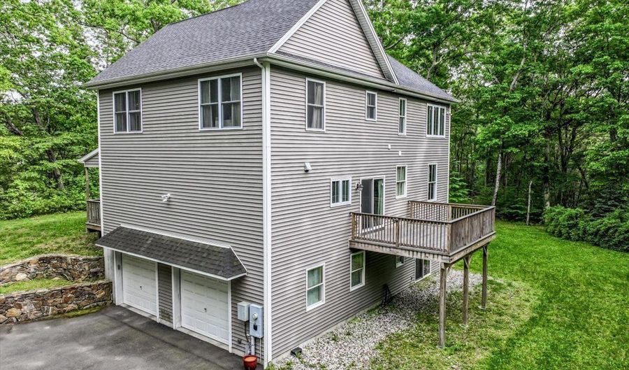 127 Putnam Park Rd, Bethel, CT 06801 - 4 Beds, 3 Bath